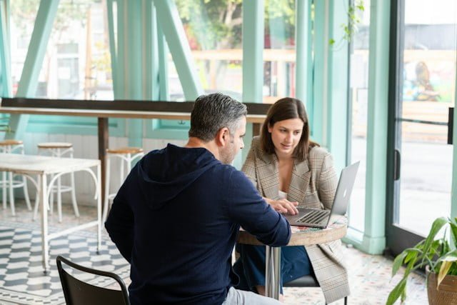 ¿Cómo crear y gestionar un equipo de ventas exitoso?